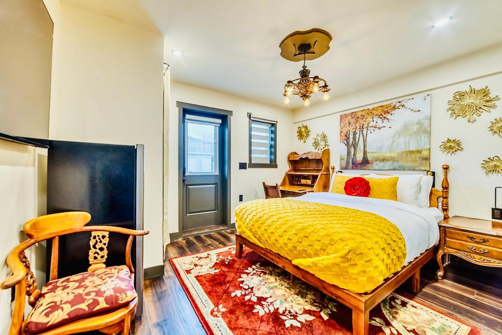 Neocolonial Nouveau Kensington Vacation Home Ванкувер Экстерьер фото