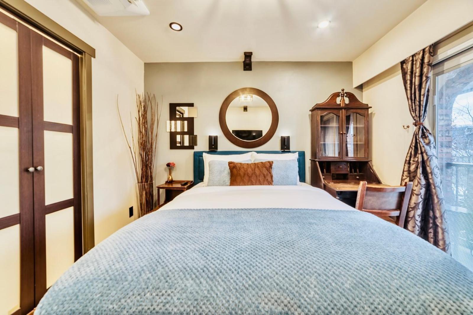 Neocolonial Nouveau Kensington Vacation Home Ванкувер Экстерьер фото