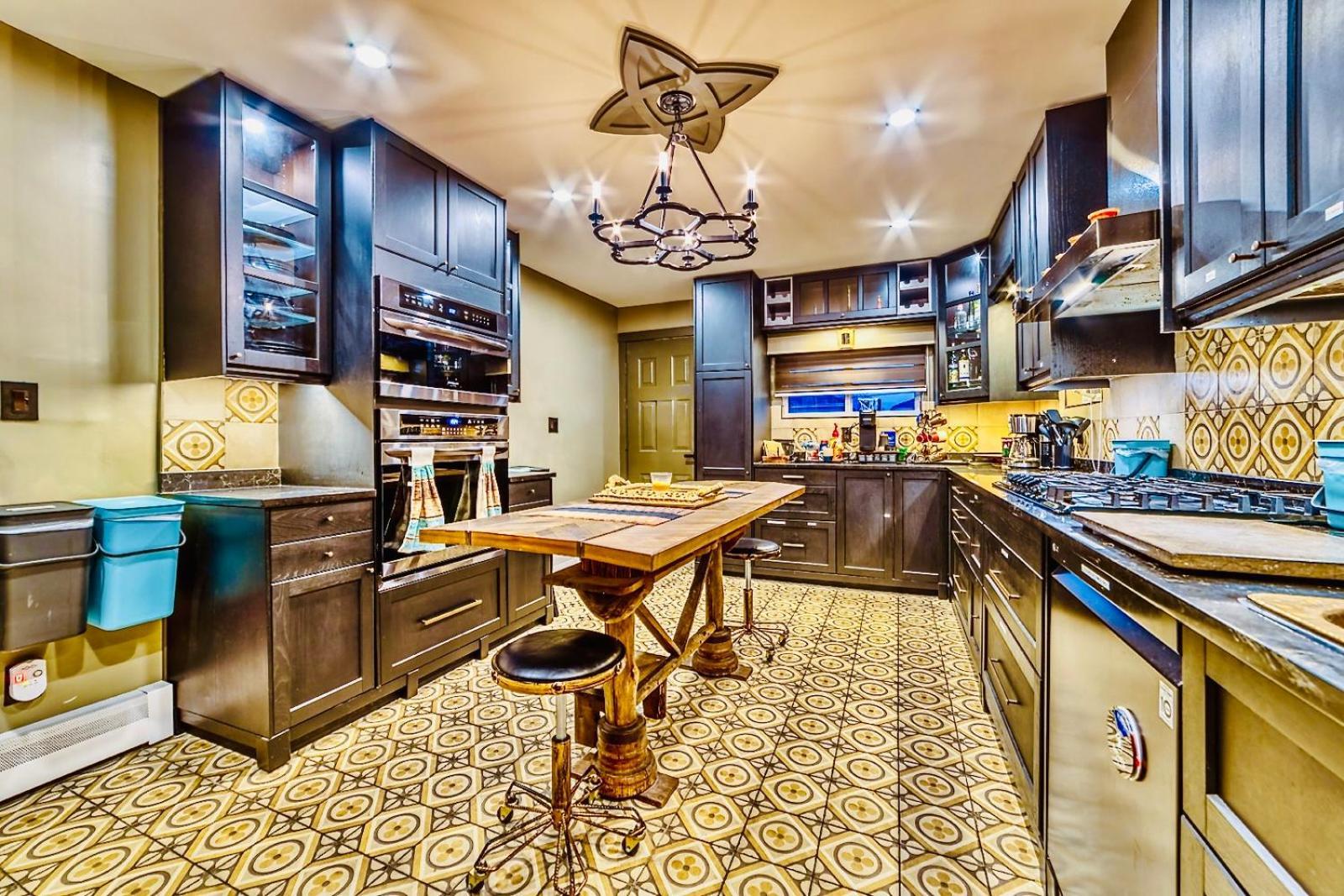 Neocolonial Nouveau Kensington Vacation Home Ванкувер Экстерьер фото